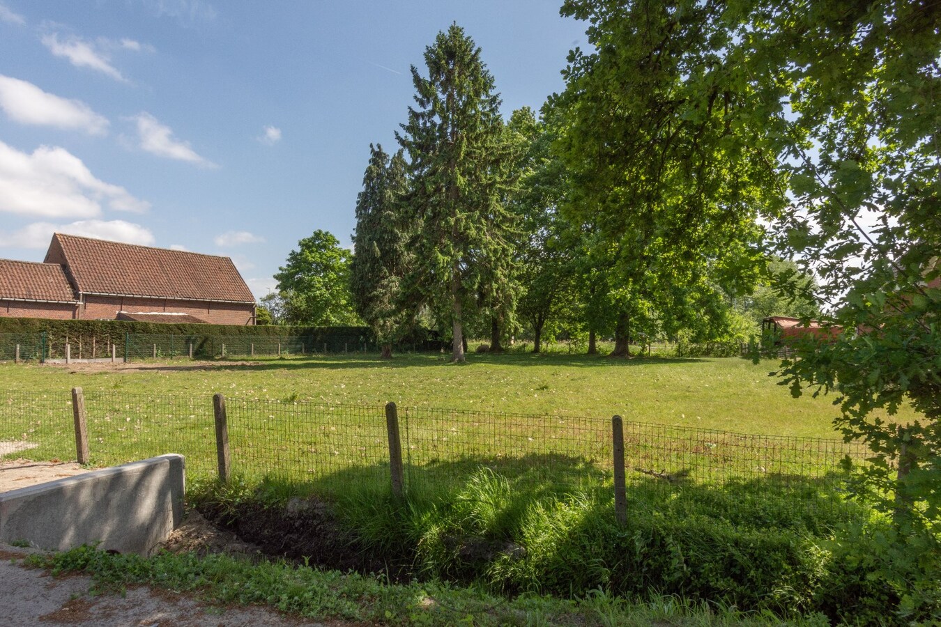 Bouwlot met achterin volwassen eiken (739m) te Lochristi 