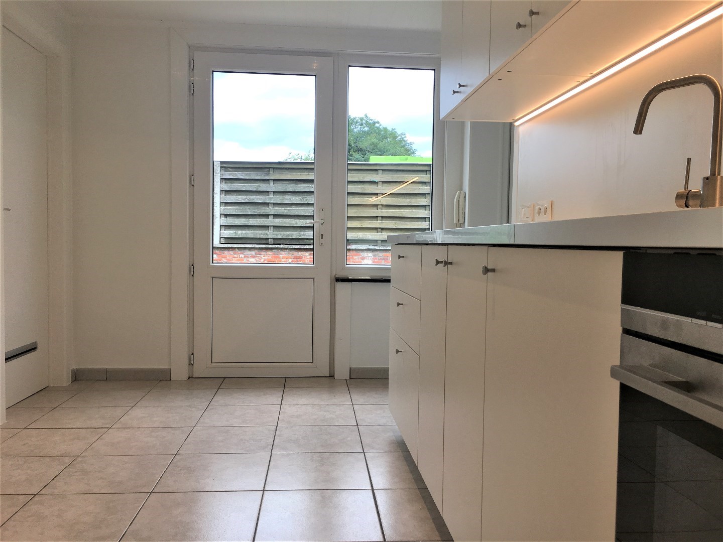 Gerenoveerde, zeer ruime woning met garage en tuin op 222 m² 