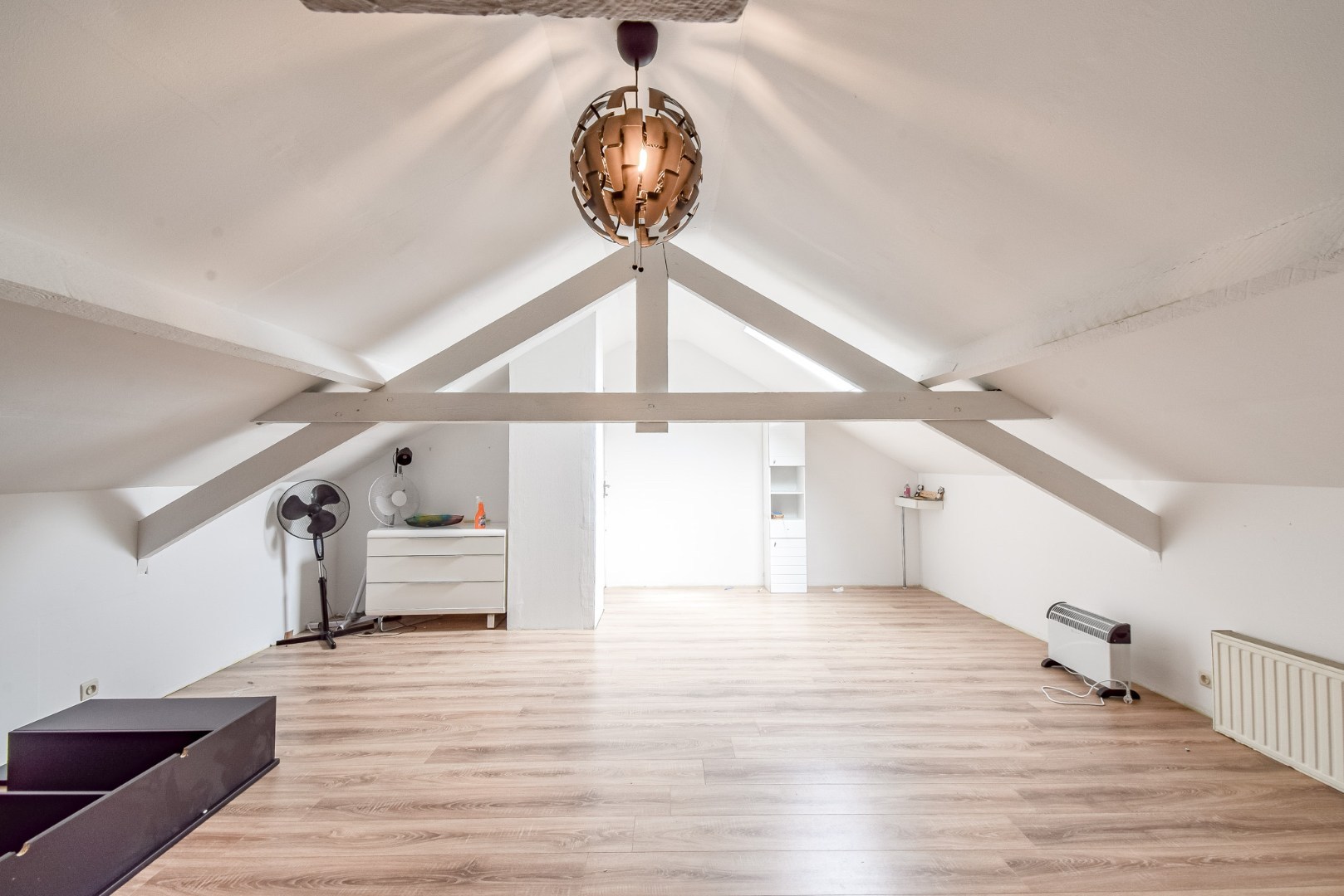 Ruime gezinswoning met grote tuin en 4 slaapkamers in  rustige woonwijk te Gistel 