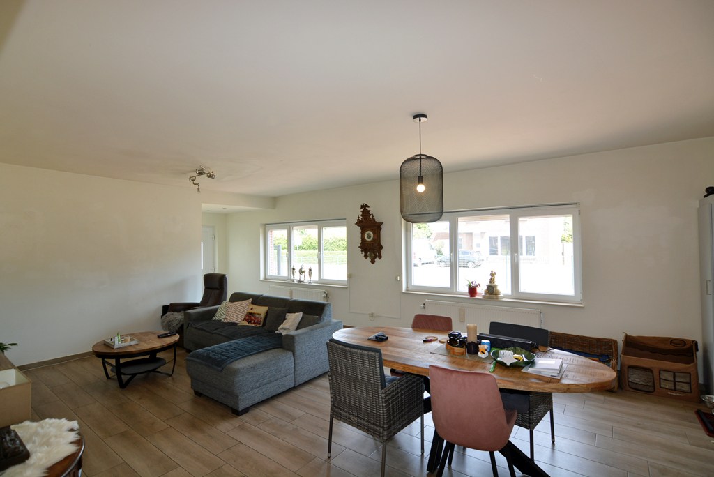 Gelijkvloers appartement met 3 slpks, veranda, tuin en garage 