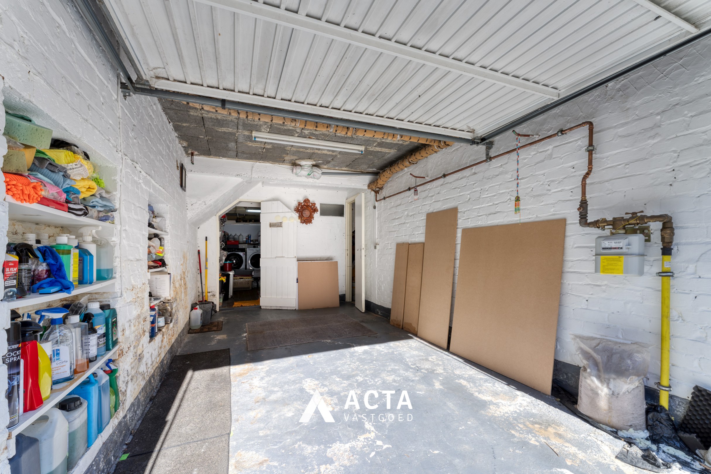 Halfopen bebouwing met vier slaapkamers en dubbele garage in Mariakerke 