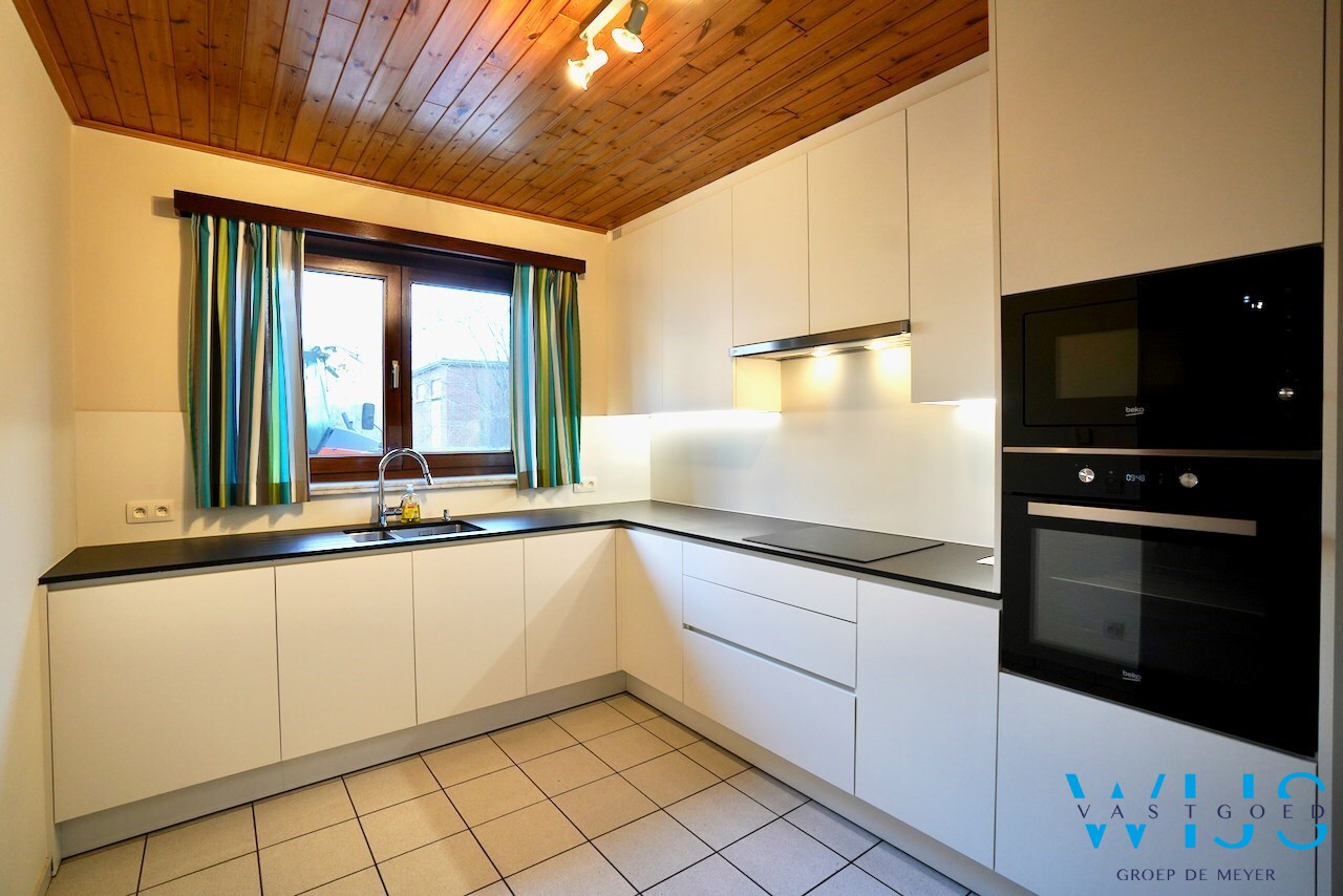 Gelijkvloers appartement met garage te Baarle/Drongen ! 