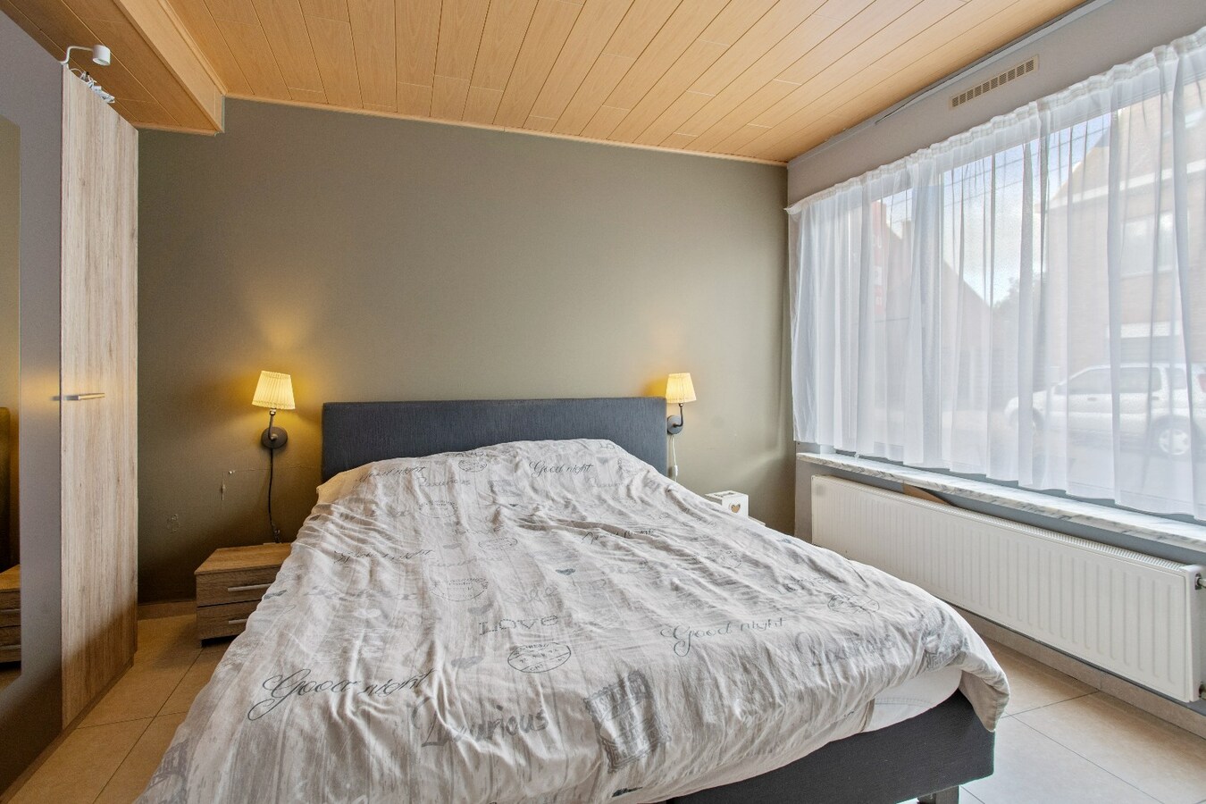 Verassend ruime woning met ruime werkplaats/garage te Houthulst 