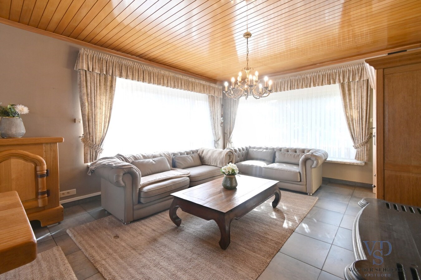 Goed gelegen, degelijke Open Bebouwing. 