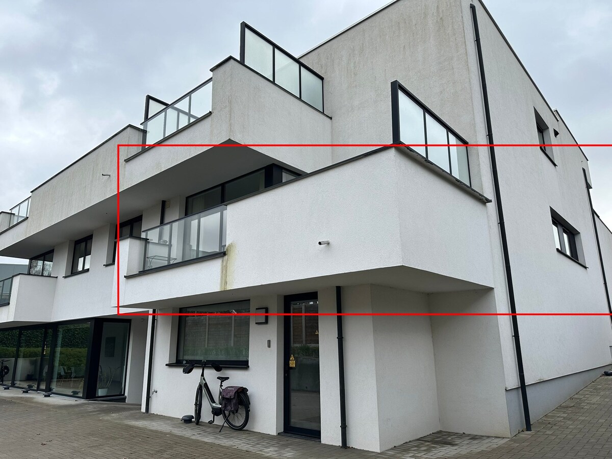 Recent appartement met 2 slaapkamers, terras 