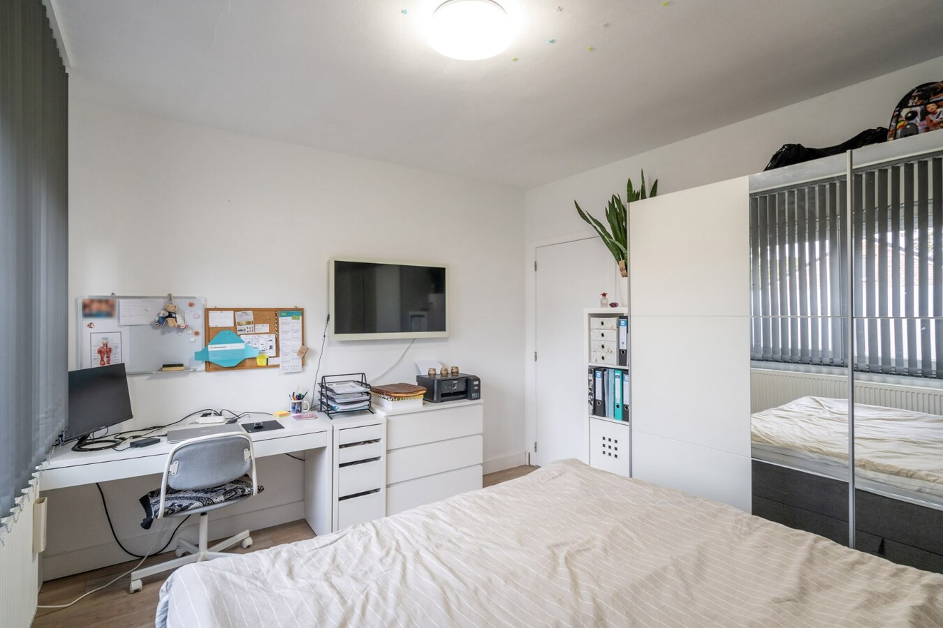 Gerenoveerd appartement met 2 slaapkamers en garage 