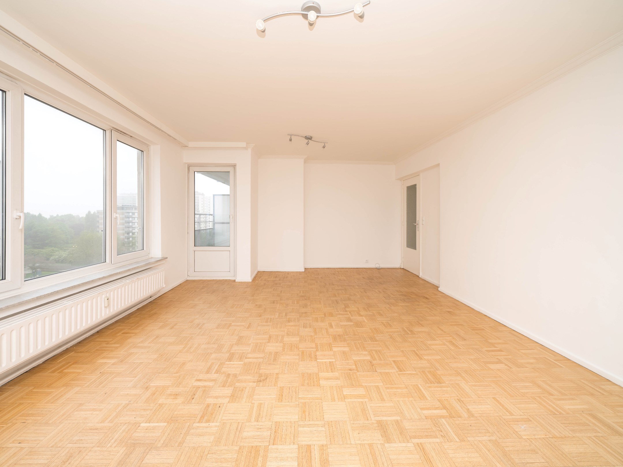 Lichtrijk appartement met 2 kamers en garagebox 