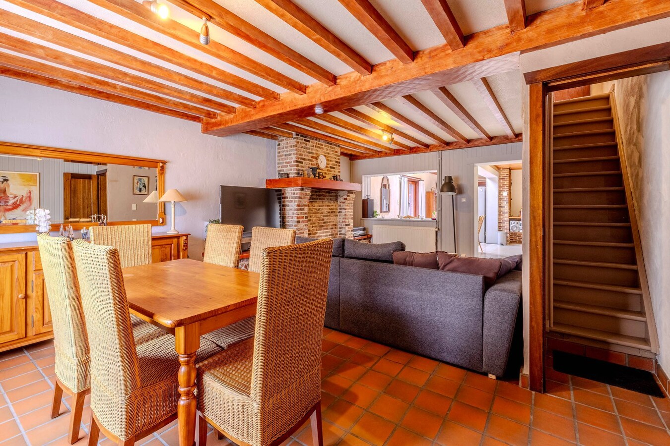 Gezinswoning met 2/3 slpks, ruime tuin en magazijn 