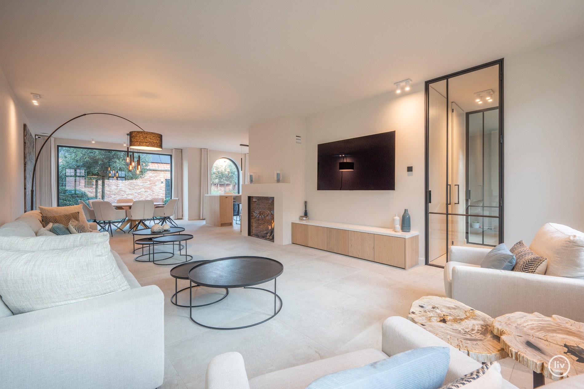 Luxueus afgewerkte energie zuinige woning met zwembad te Knokke 