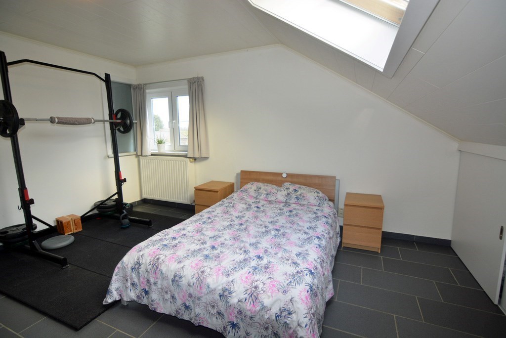 Instapklaar appartement met 2 slpks en tuintje. 