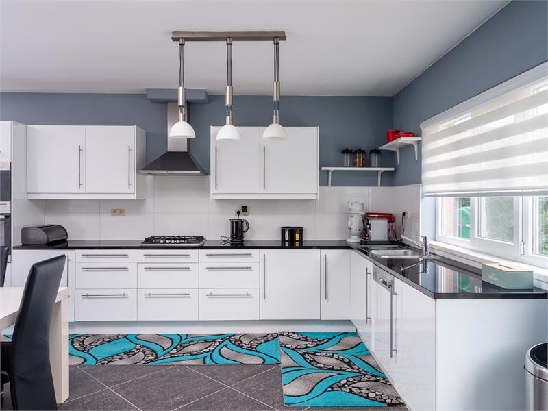 VERKOCHT!! Ruime en instapklare gezinswoning! 