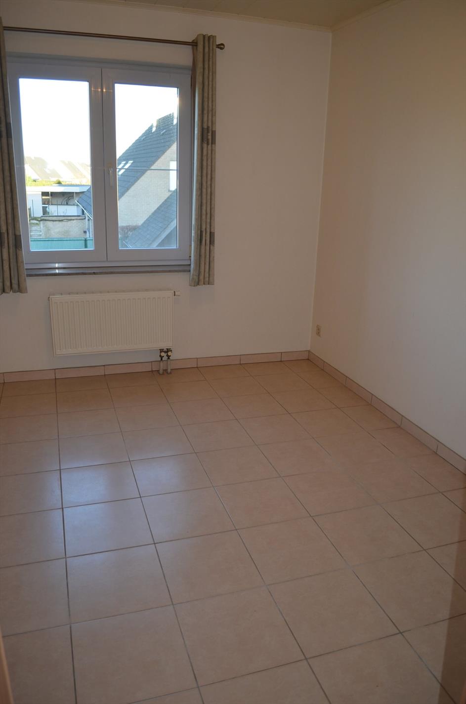 Gezinswoning met 2 slpks (mogelijkheid 3), garage en tuin nabij centrum Maldegem 