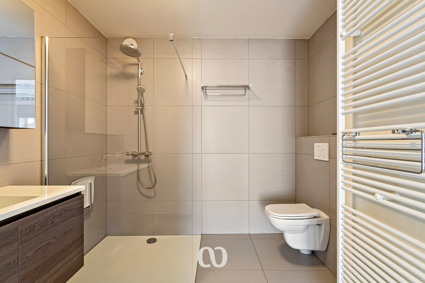 Top gelegen één slaapkamer appartement met leuk terras 