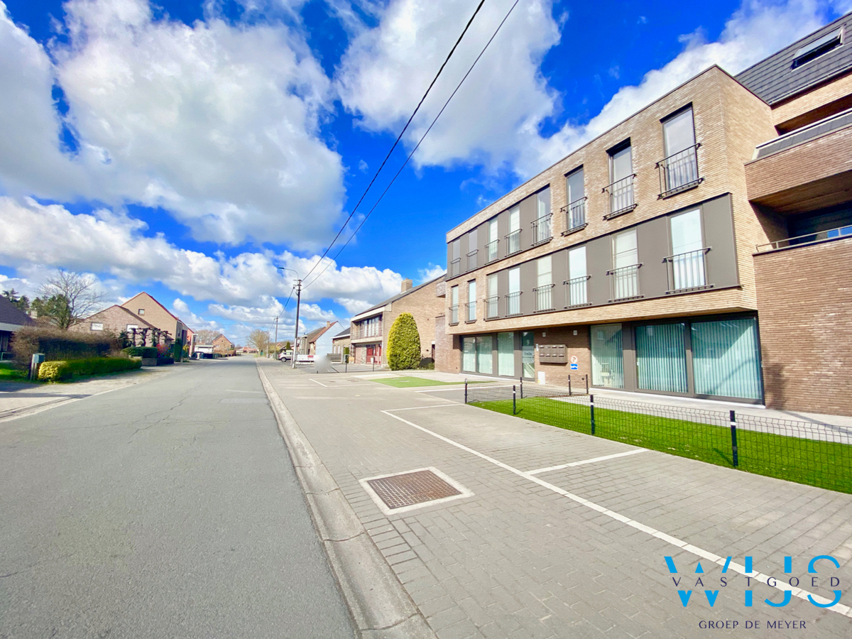 Recent gelijkvloers appartement in het centrum van Oosteeklo ! 