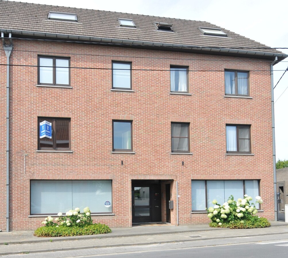 Ruim en instapklaar appartement met garage in Sint-Denijs 