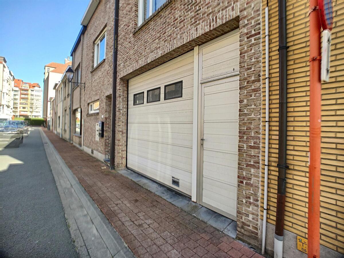 Centraal gelegen opslagplaats (+- 220m² + extra zolderruimte) - Heist 