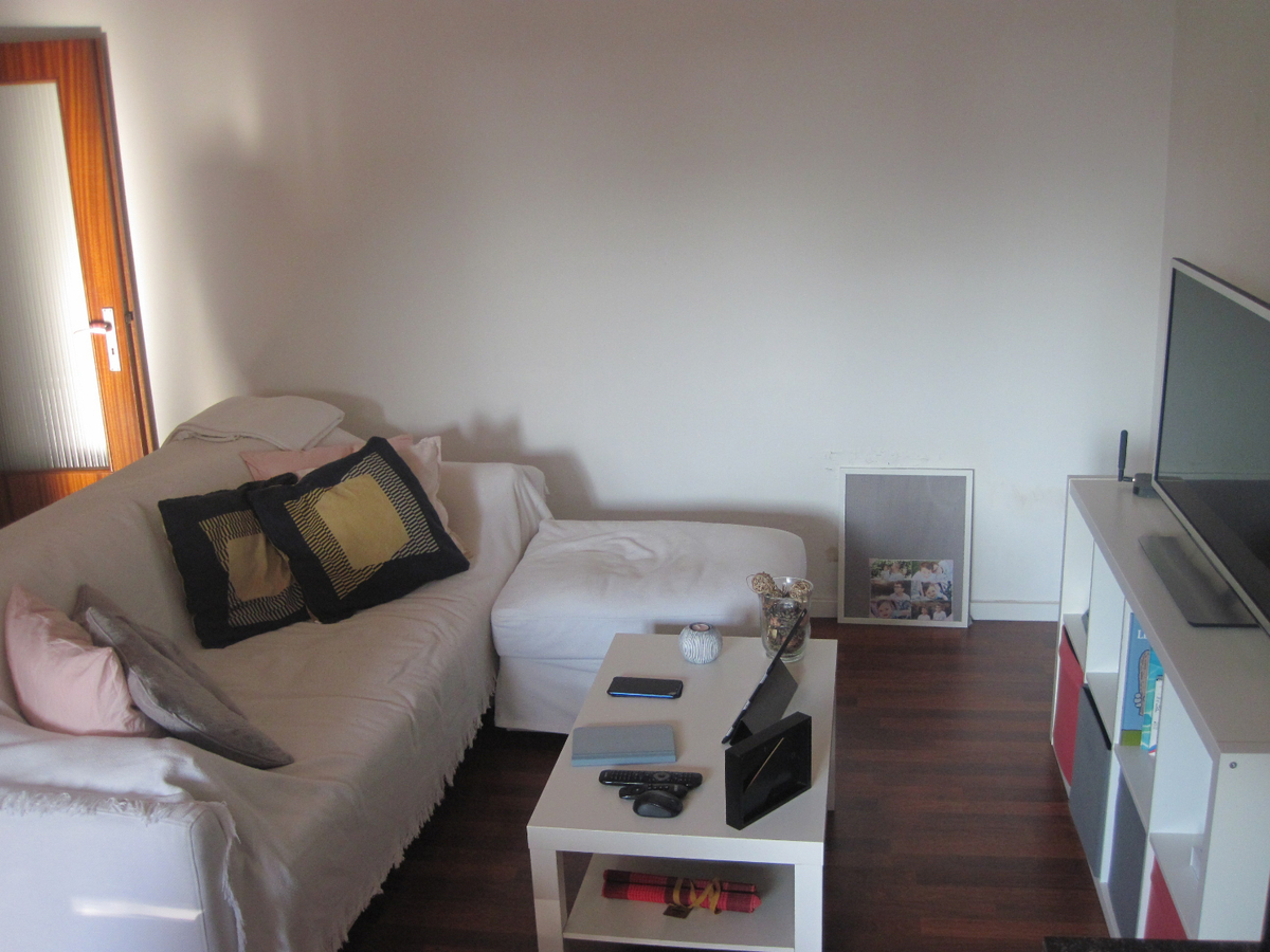 Lichtrijk, ruim 2-slp-appartement aan St-Anna-plein. 