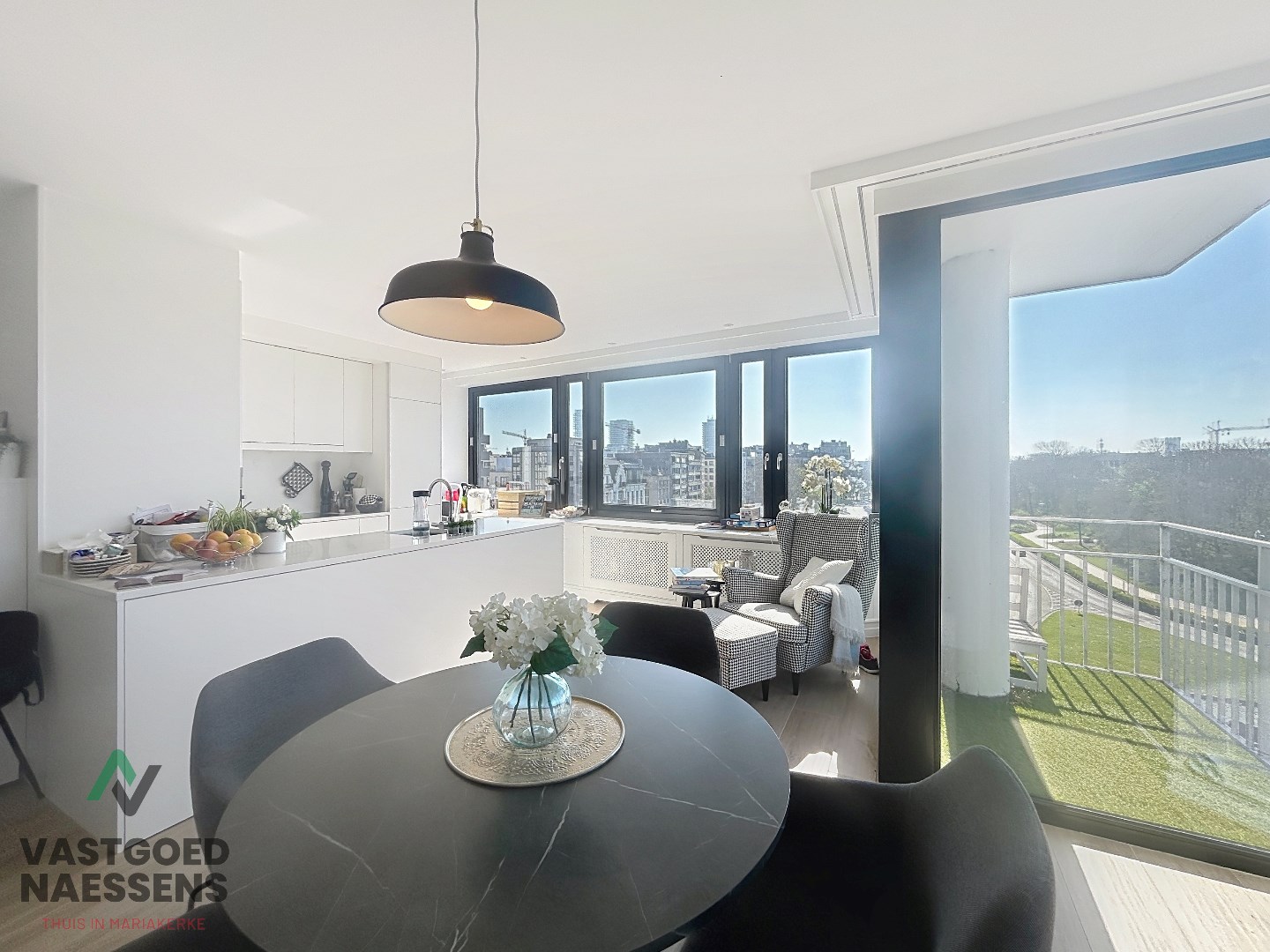 Magnifique appartement de 2 chambres avec vue panoramique et terrasse. 