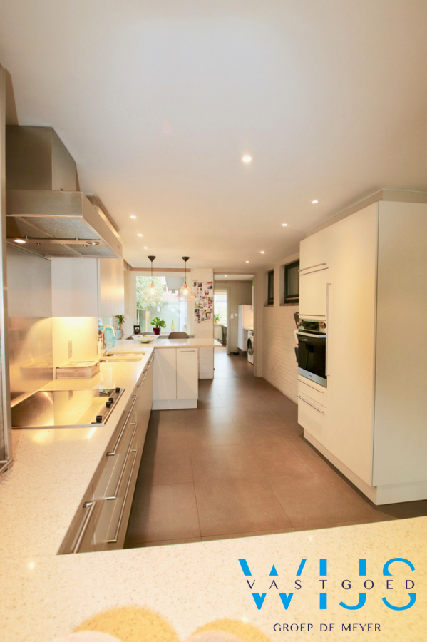 Instapklaar stijlvol woonhuis met leuke tuin te Assenede ! 