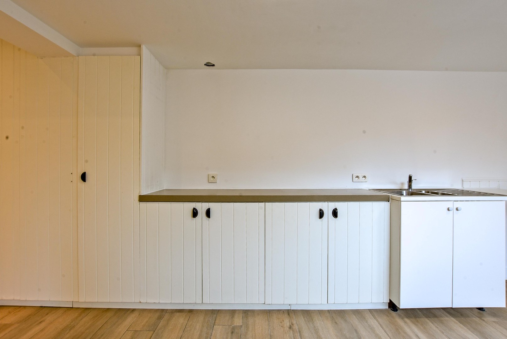 Halfopen bebouwing met mogelijkheid tot 7 slaapkamers, 2 badkamers en grote tuin in Aalter 