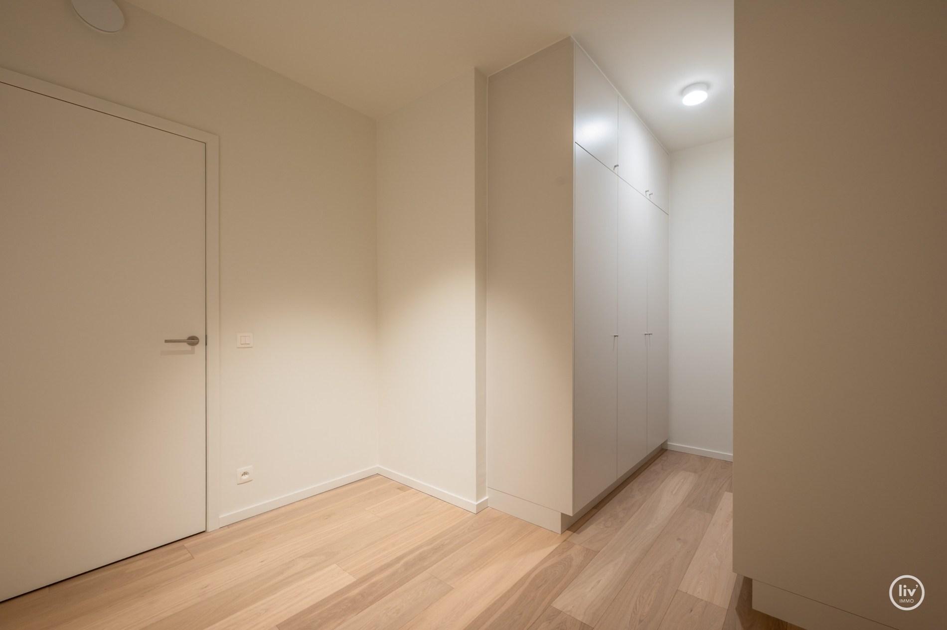 OPENDEURDAG Zaterdag 11-13u (Maes en Boerenboomplein): OPENDEURDAG Zaterdag 11-13u (Maes en Boerenboomplein): Instapklaar twee-kamer appartement in het Project Hoost (genietend van zijdelings zeezicht 