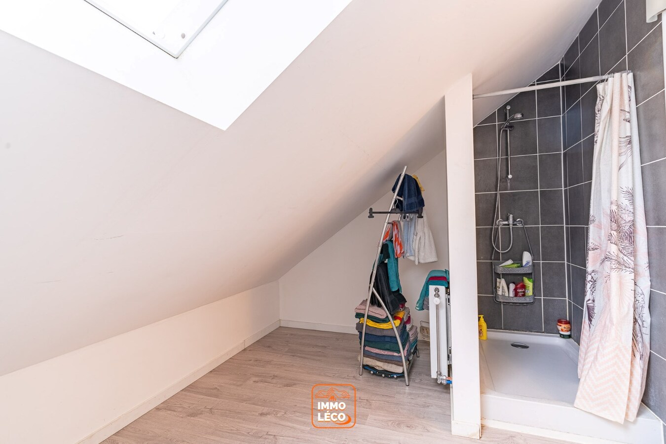 Immeuble de rapport entièrement rénové avec 2 appartements 2 chambres et garage, TOP SECTEUR, IDEAL INVESTISSEURS ! 