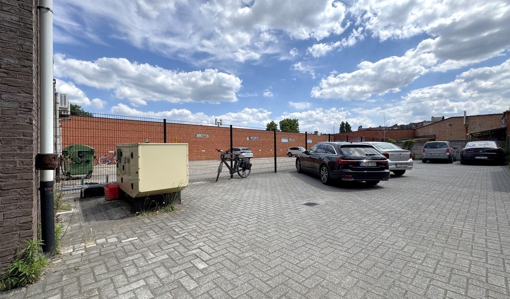 Instapklaar kantoor te huur aan N120 te Deurne