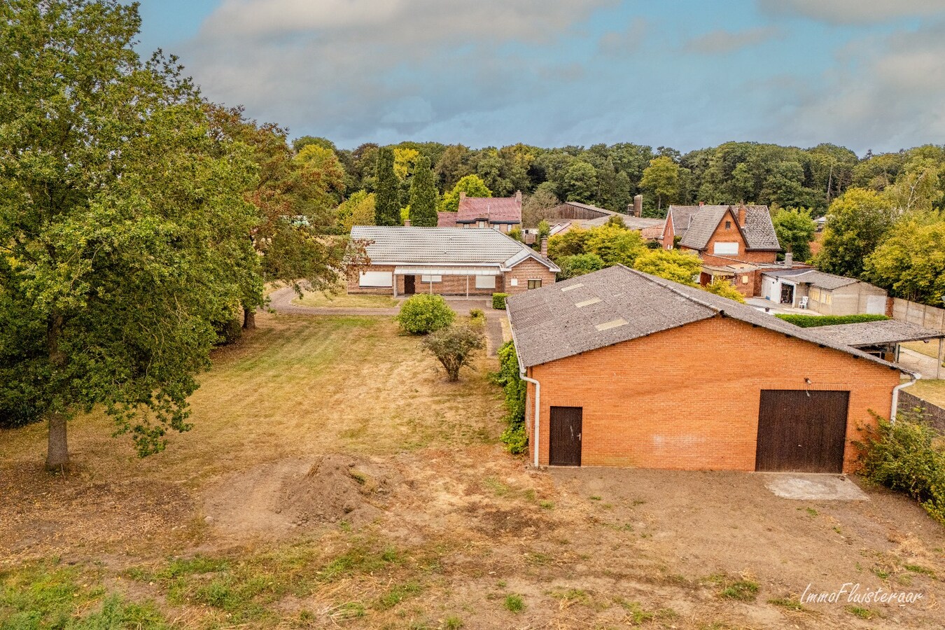 Vrijstaande woning met bijgebouw op 1 ha (Aankoop extra aanpalende ca. 2 ha mogelijk) te Heist-op-den-Berg 