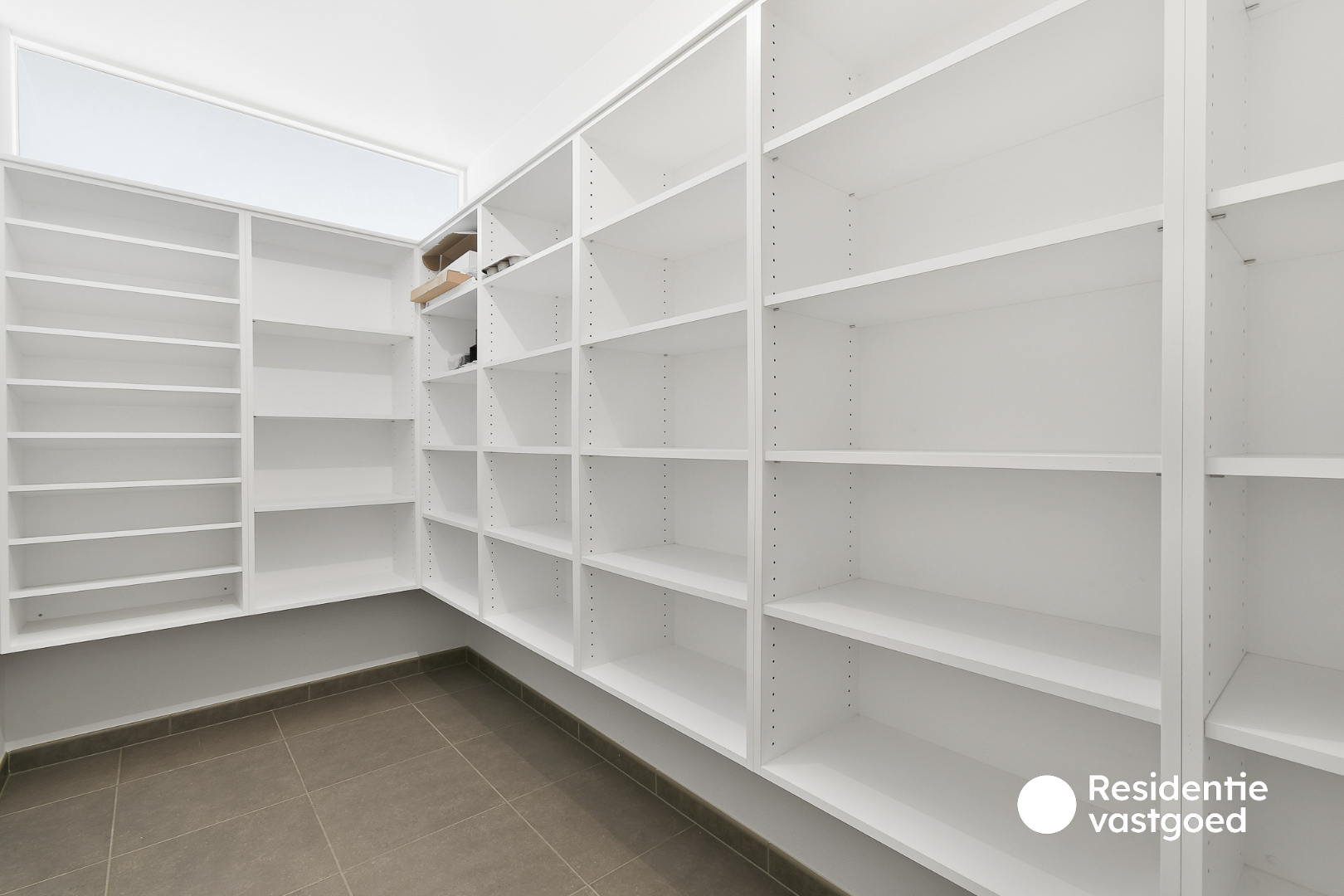 Zeer ruim en modern appartement te huur in Eernegem 