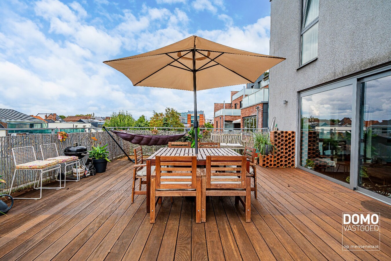 PRACHTIGE LOFT MET ROYAAL TERRAS OP TOPLOCATIE BINNEN DE GROTE RING VAN HASSELT 