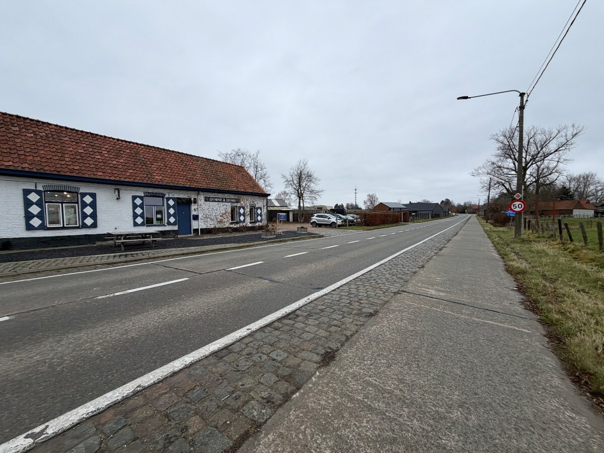 Multifunctioneel commercieel pand op toplocatie. 