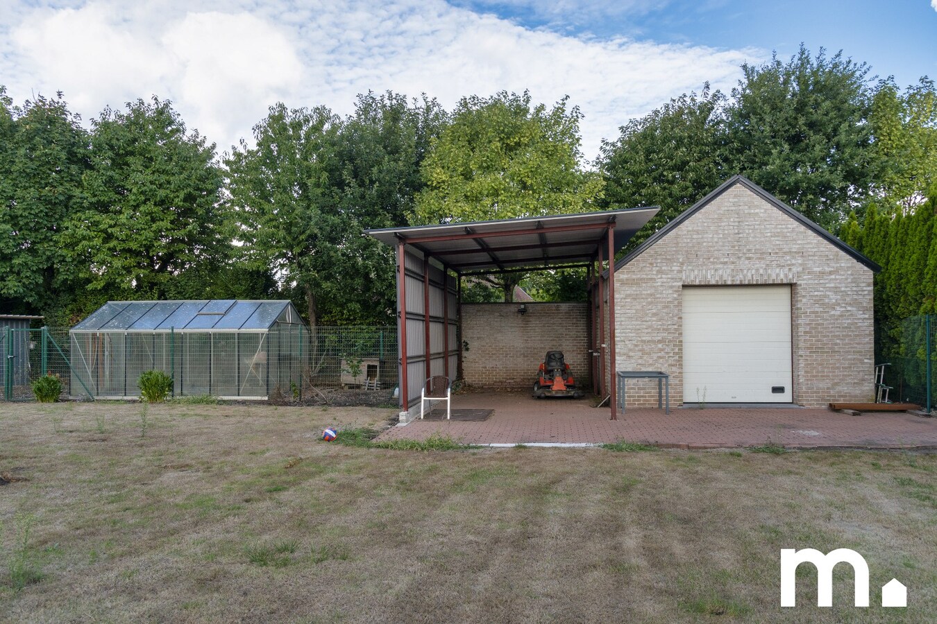 Unieke Villa te Roeselare op 1941m² en 381m² bewoonbare oppervlakte! 