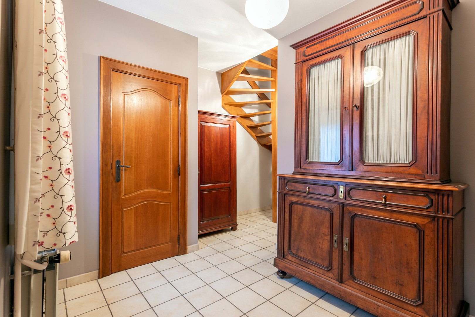 Vrijstaande woning (op 6a27) met 3 slpks, garage en tuin 