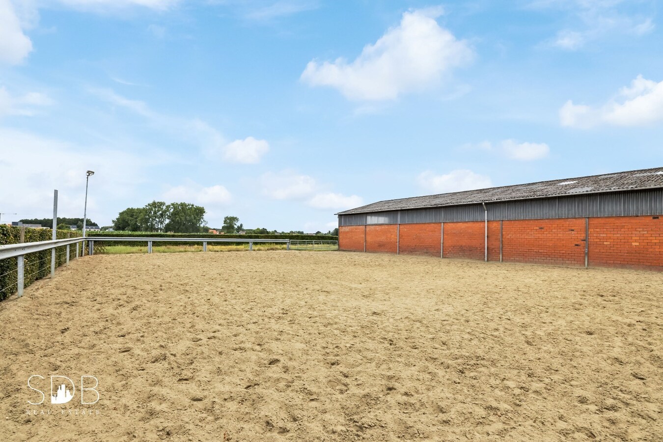 Hedendaagse woning inclusief paardenaccommodatie en graslanden op 4,22ha 