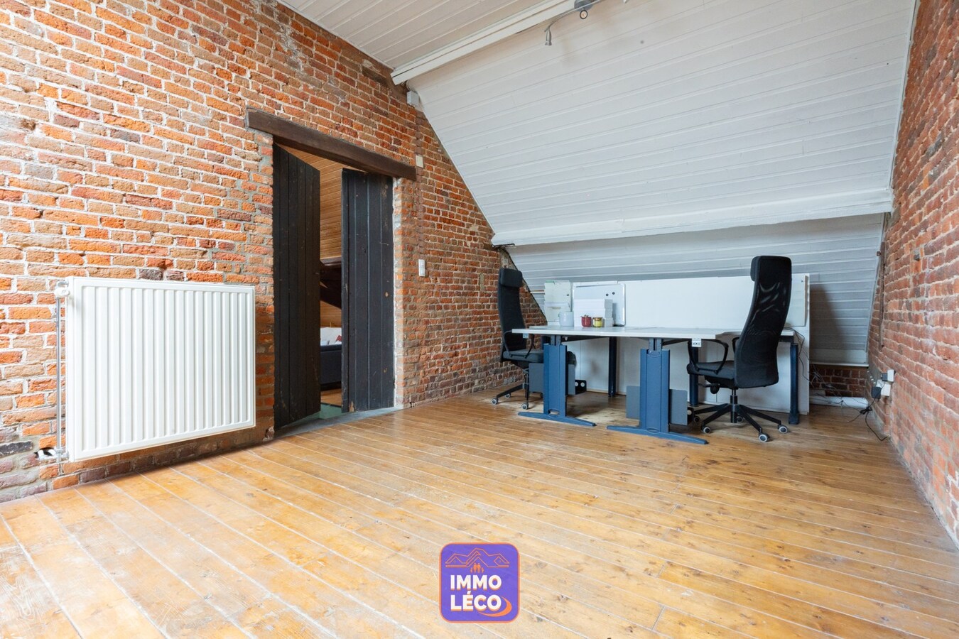 Ensemble immobilier avec restaurant, habitation, entrepôt et bureaux, IDEAL INVESTISSEURS !! 