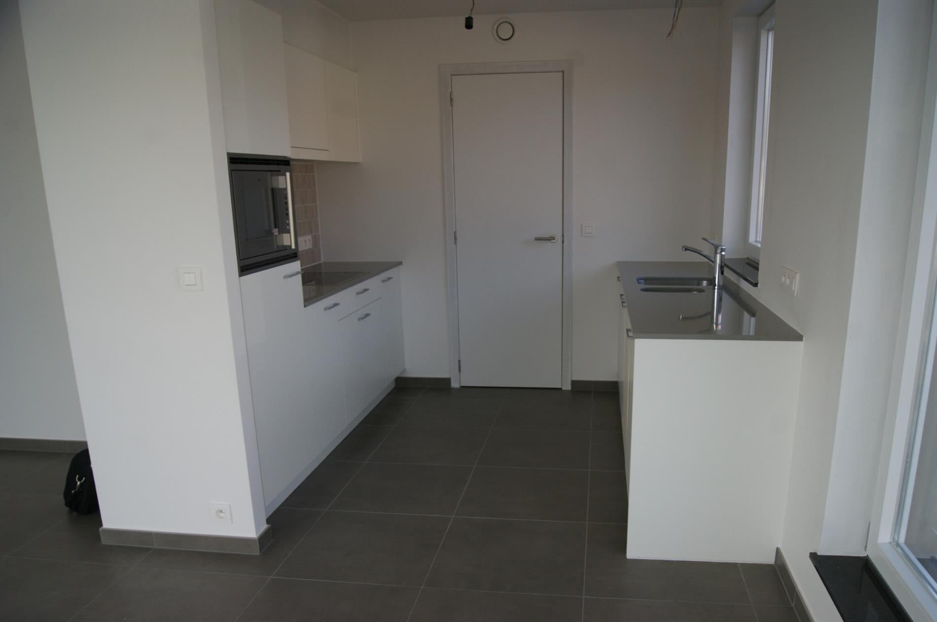 Recent app. met 2 slpks, zonnig terras en overdekte parkeerplaats te Maldegem 