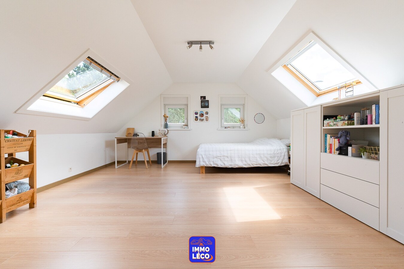 Semi "Plain-Pied" 6 chambres, 2 salles de bains, jardin, carport 2 voitures, COUP DE COEUR ! 