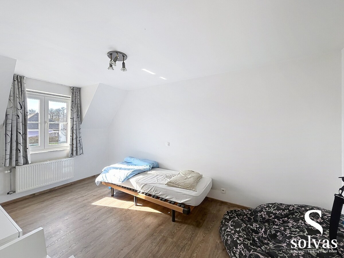 Energiezuinige woning met 3 ruime slaapkamers, bureau en ruime garage nabij centrum Aalter 