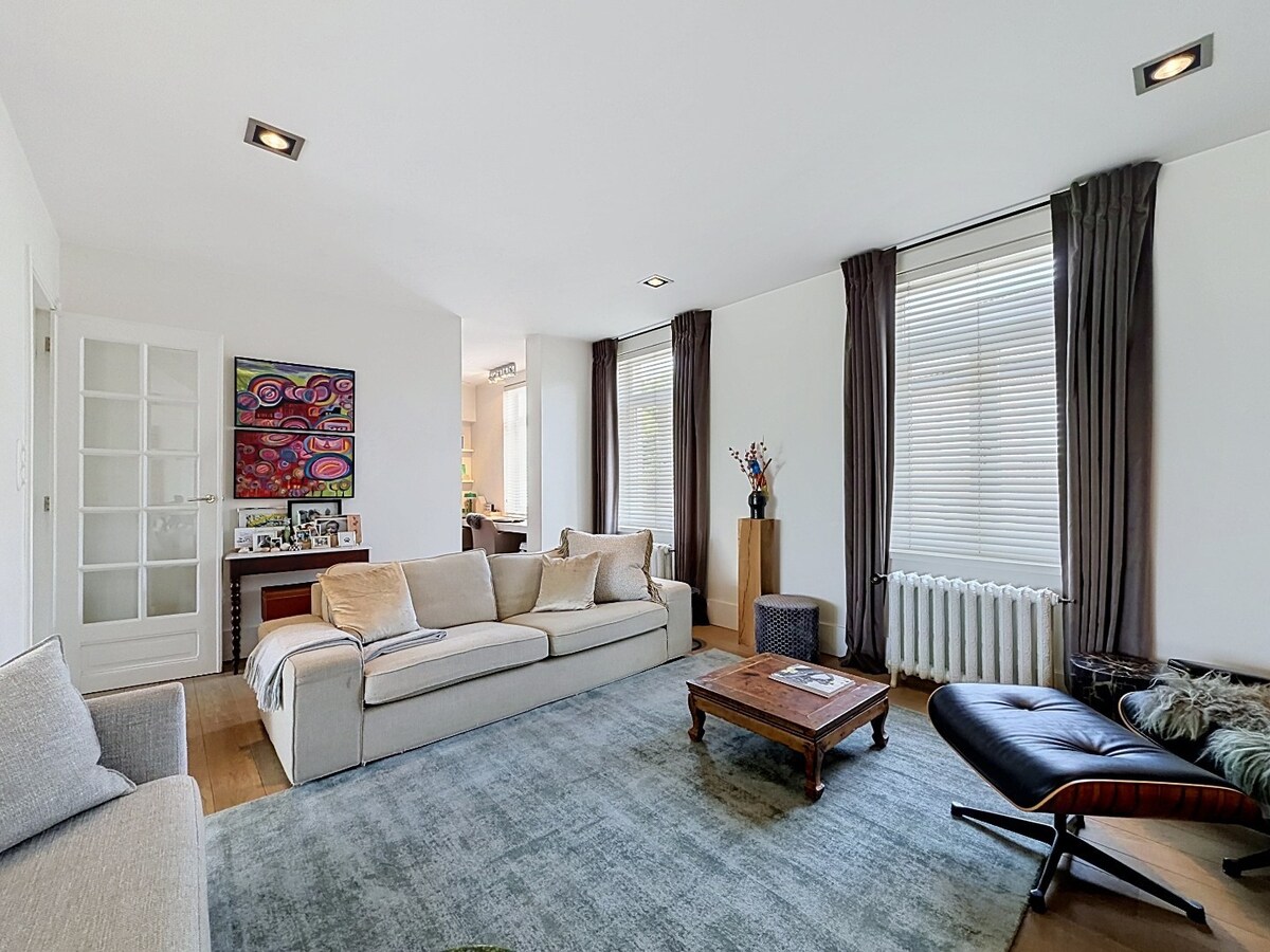 Architecturale parel met gemengde bestemming te Oombergen 