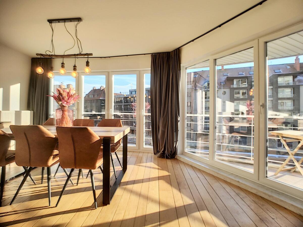 Knap, zeer lichtrijk woonappartement - Heist 