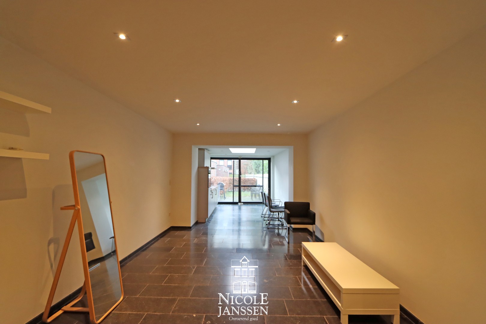 Nieuwbouwwoning met tuintje 