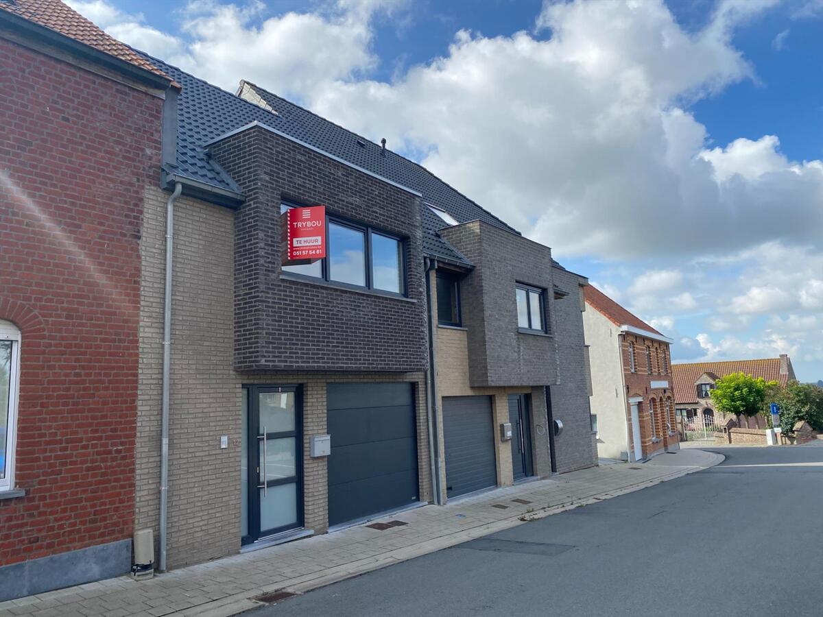 Rustig gelegen nieuwbouwwoning met garage 