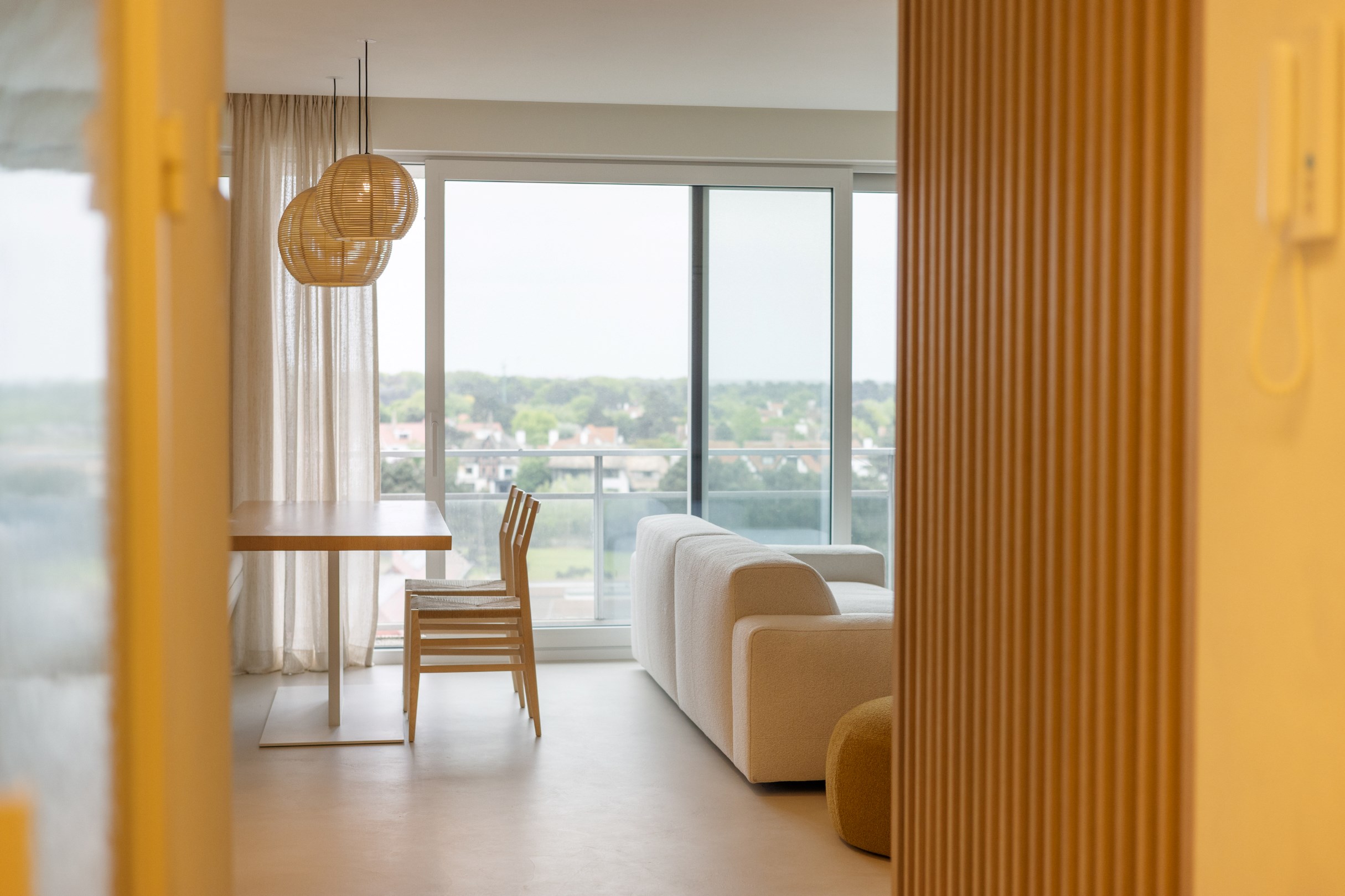 Charmant en instapklaar appartement te koop in Knokke op een toplocatie nabij de zeedijk, Kustlaan en Place m’as-tu vu. 