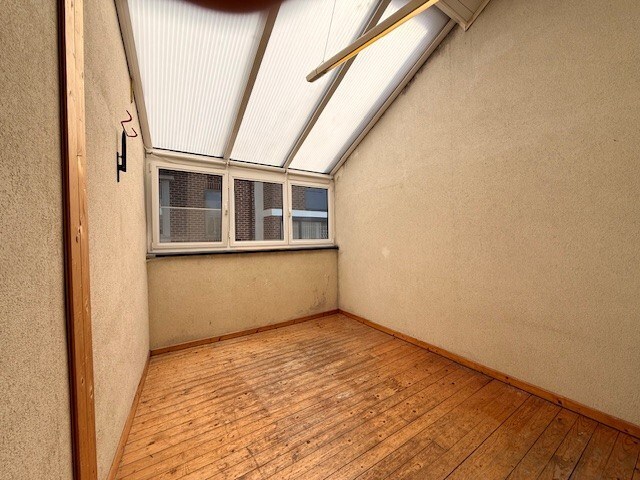 Duplex appartement met 2 slaapkamers en dakterras in het centrum van Maaseik. 