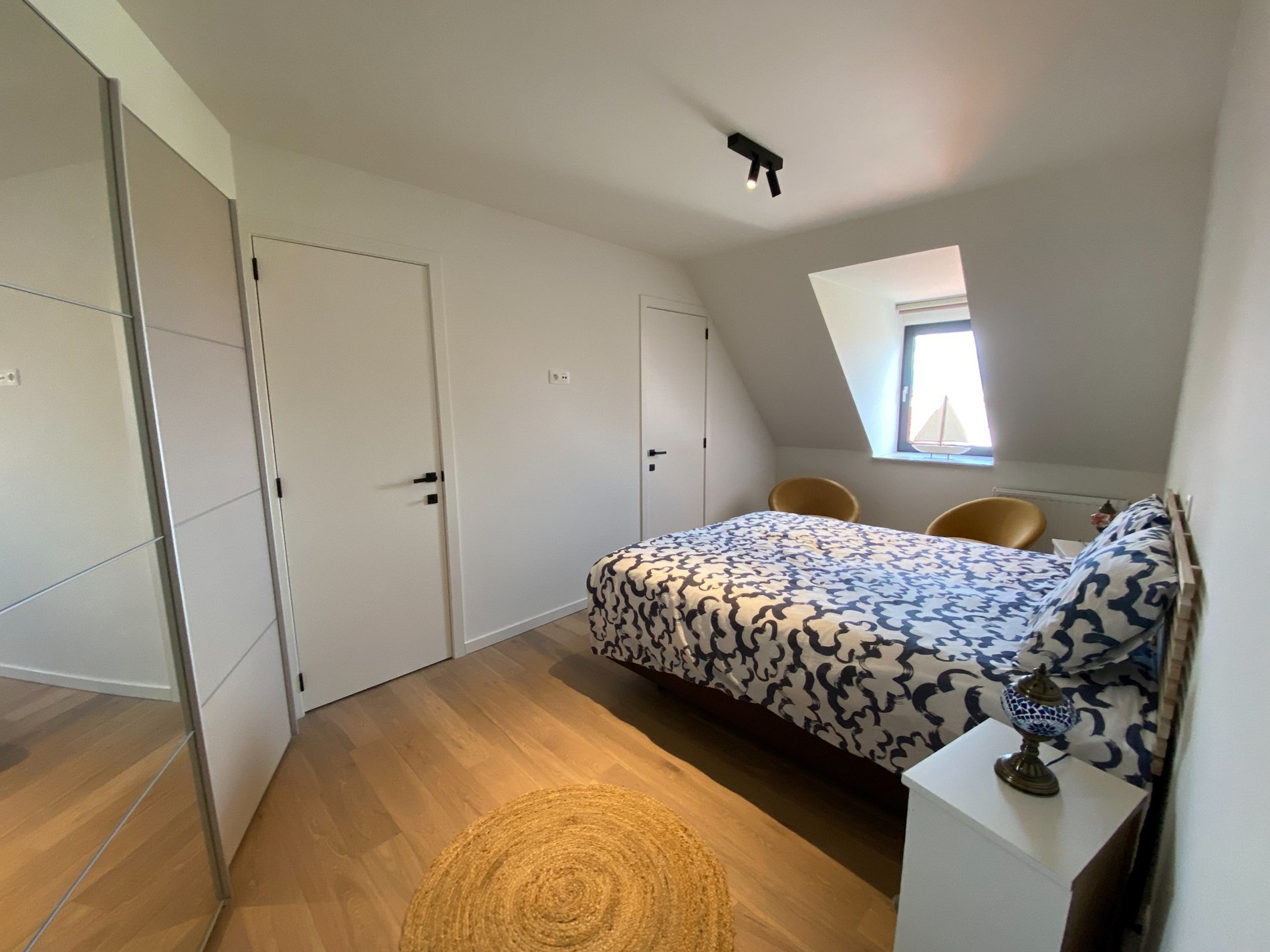 MEUBLÉ - Appartement en duplex AVEC DEUX CHAMBRES situé à DUINENWATER à Knokke-Heist. 