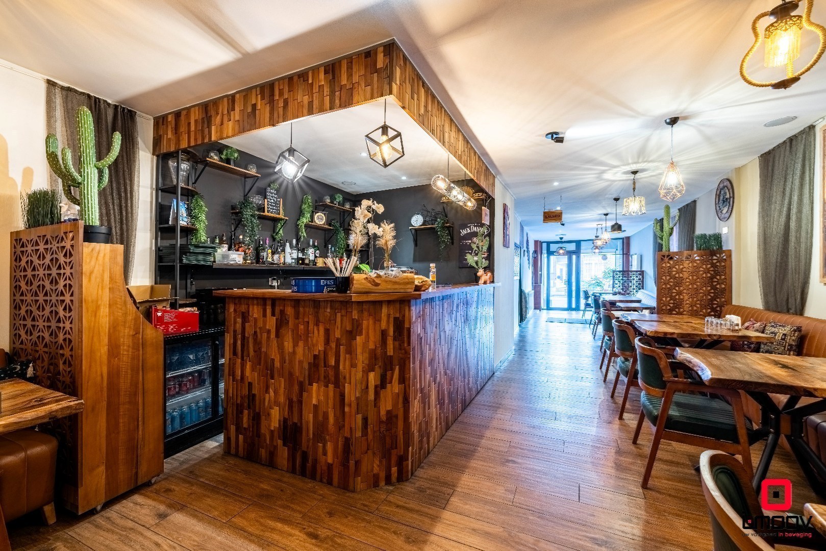 Uniek gemengd pand met commerciële invulling én ruime privéwoning in opkomende buurt van Gent 