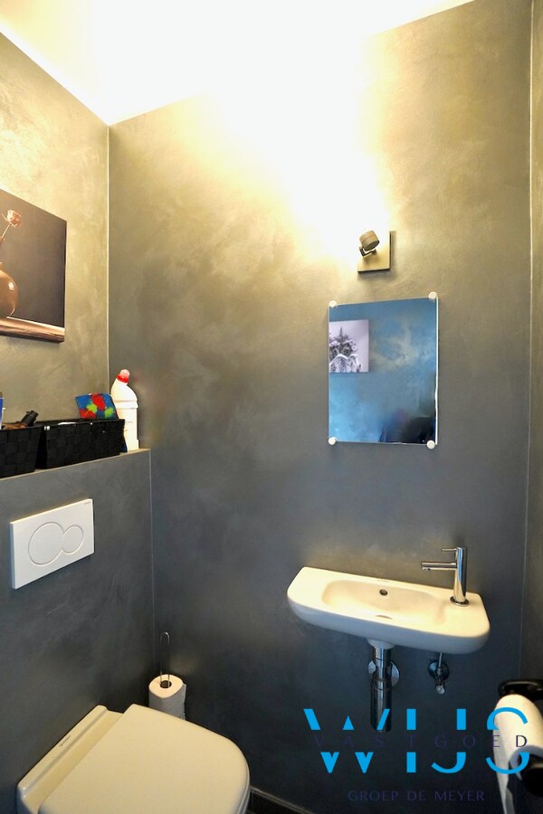 Enorm energiezuinig woonhuis in halfopen bebouwing te Eeklo ! 