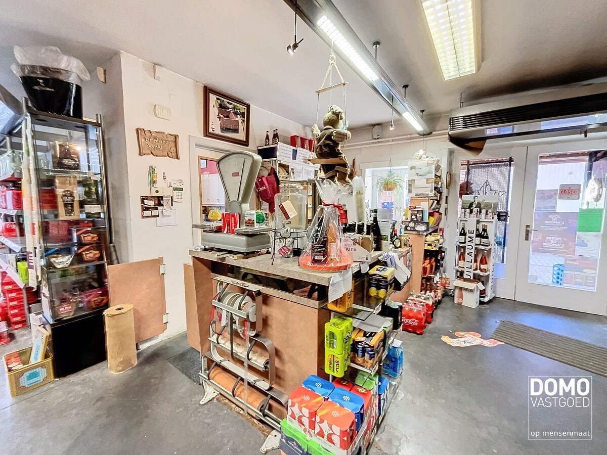 UNIEK pand met tal van mogelijkheden, gunstig gelegen te Kermt. 
