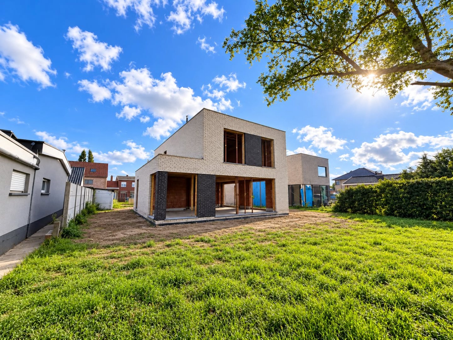 NIEUWBOUWZONDAG 25 OKTOBER 2026 VAN 10u00-12u00 &amp; 14u00-16u00 - Exclusieve villa op 1.214 m² met bedrijfsruimte op centrale ligging te Oudenburg 