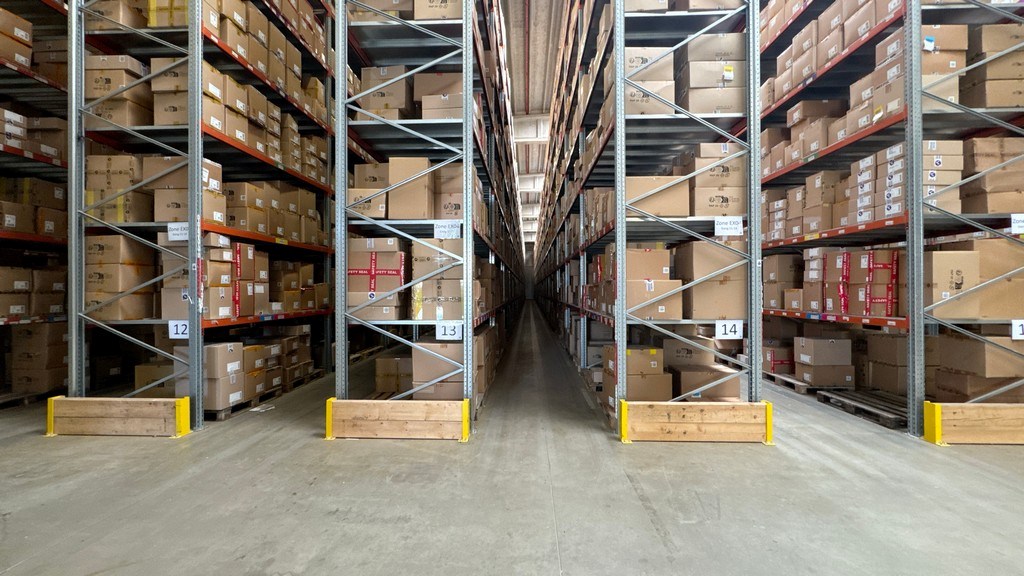 Magazijnen met kantoor te huur in Industriepark-Noord in Sint-Niklaas